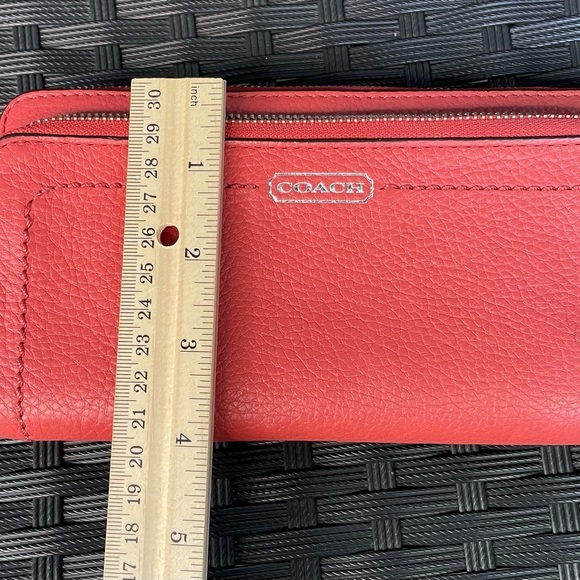 COACH WALLET,Coach Orange Leather Wristlet. - Picture 13 of 13